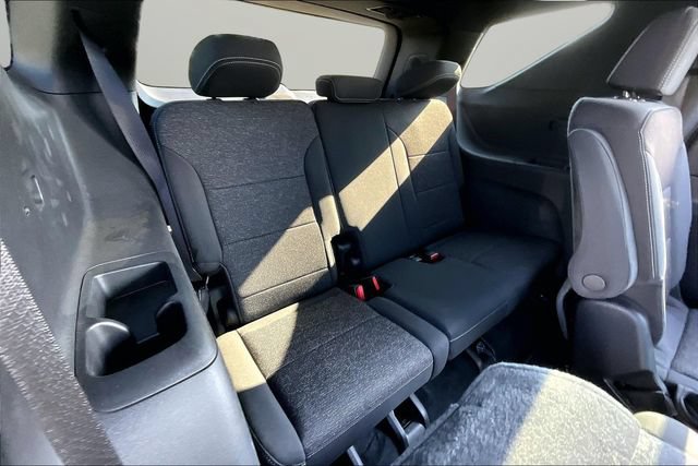 Used 2024 Chevrolet Traverse LT w/ Trailering Package FWD image 28