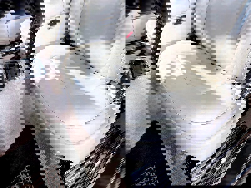 Used 2012 Rolls-Royce Phantom Drophead Coupe image 36