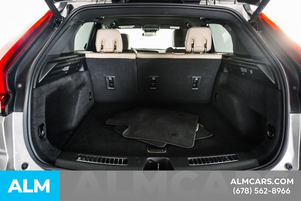 Used 2025 Cadillac XT4 Premium Luxury FWD image 21