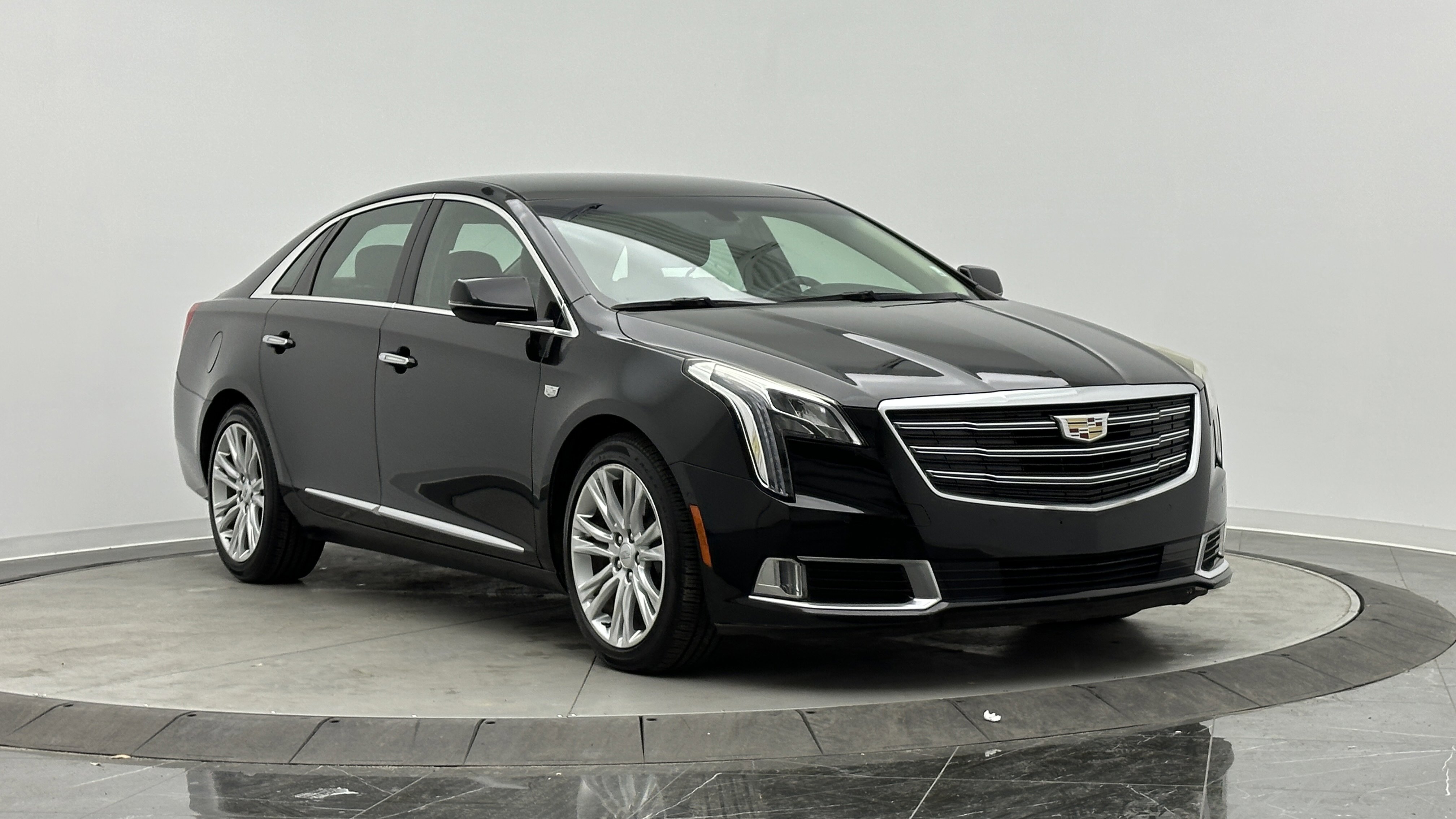 Used 2019 Cadillac XTS Luxury image 3