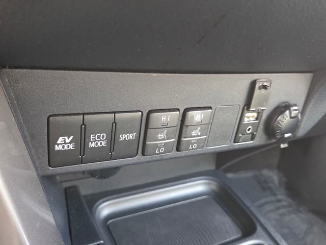 Used 2018 Toyota RAV4 Limited w/ Advanced Technology Package image 25