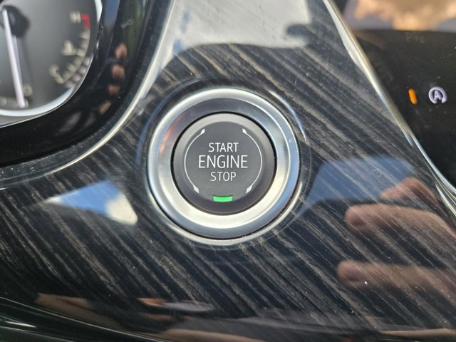 Used 2025 Cadillac XT6 Premium Luxury image 39