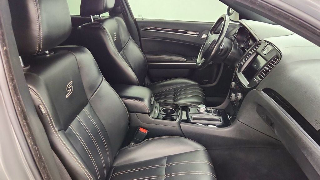 Used 2019 Chrysler 300 S RWD image 25