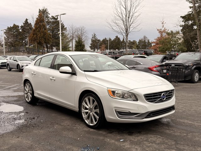Used 2017 Volvo S60 T5 Inscription image 3