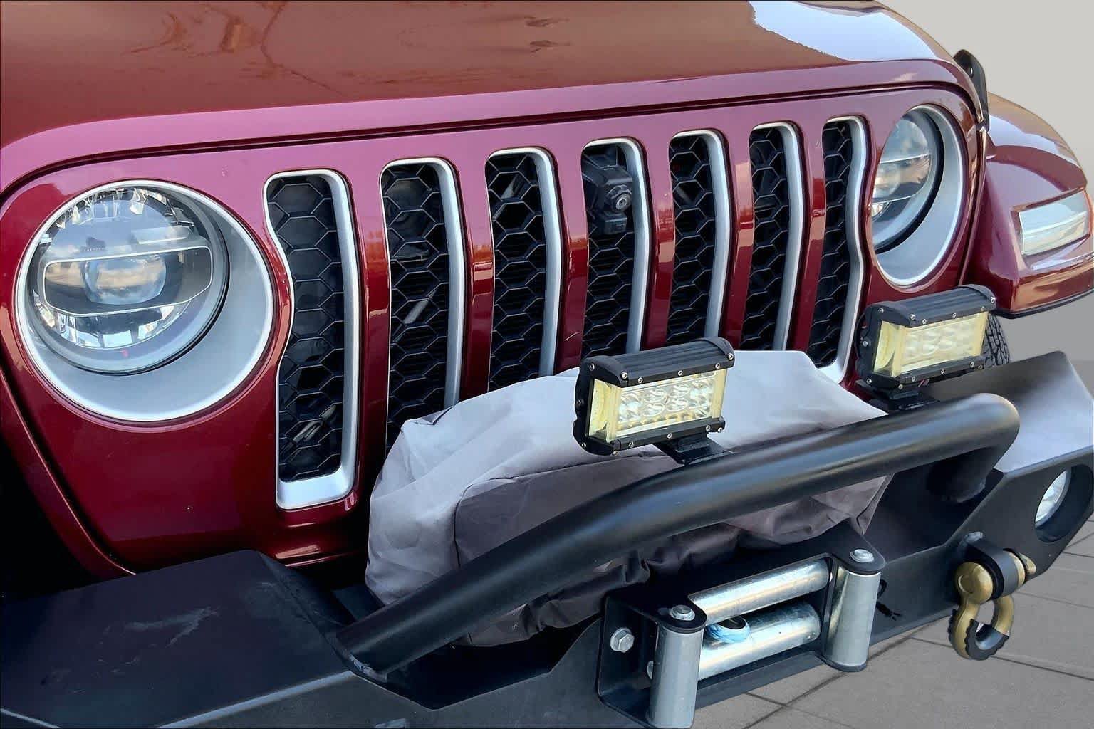Used 2021 Jeep Wrangler Unlimited Sahara w/ Cold Weather Group AWD/4WD image 32