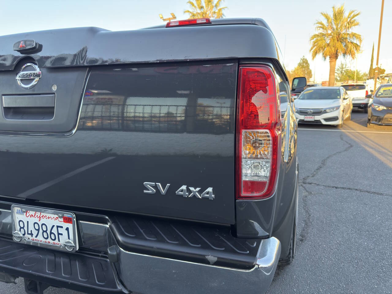 Used 2012 Nissan Frontier SV w/ SV Premium Utility Pkg AWD/4WD image 23
