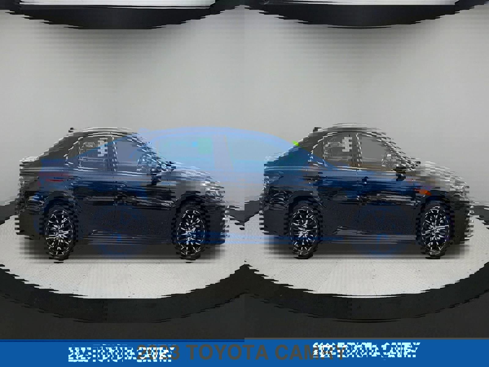 Used 2023 Toyota Camry SE image 2