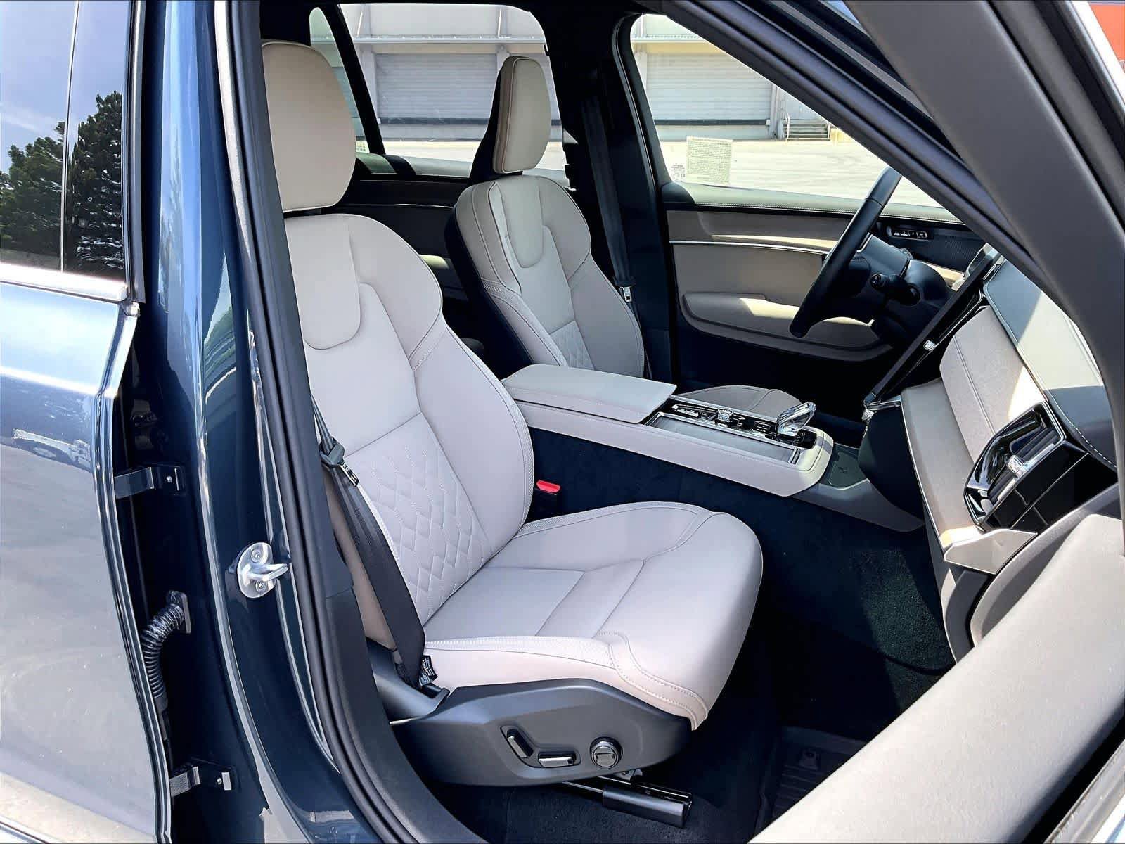 Used 2026 Volvo XC90 B6 Plus w/ Protection Package Premier AWD/4WD image 9