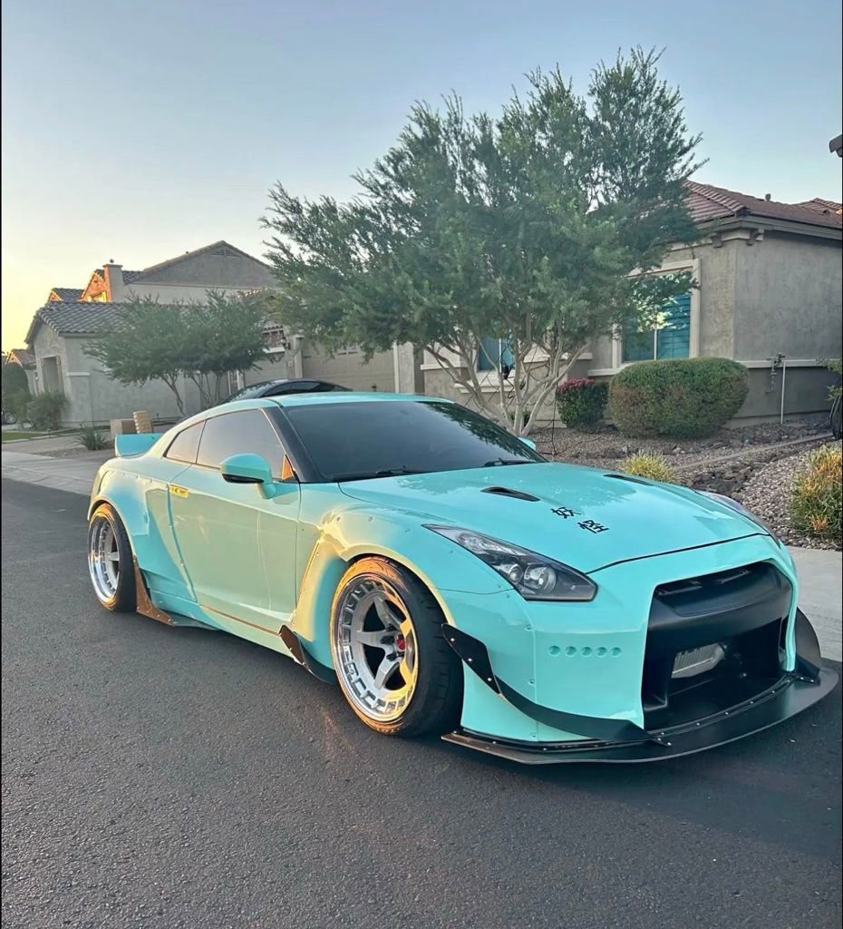 Used 2009 Nissan GT-R Premium image 2