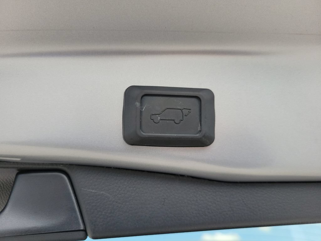 Used 2025 Toyota RAV4 XLE w/ Convenience Package FWD image 9