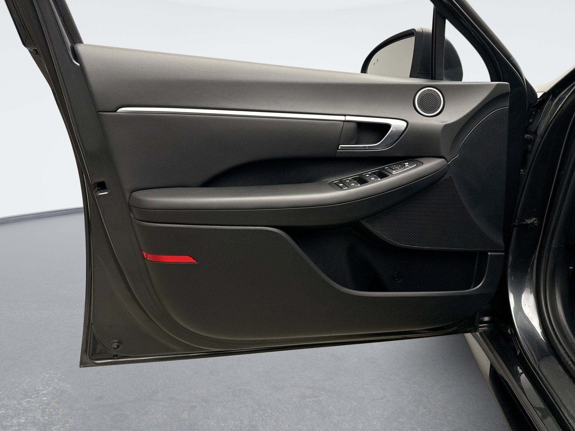 Used 2023 Hyundai Sonata SEL w/ Cargo Package image 9