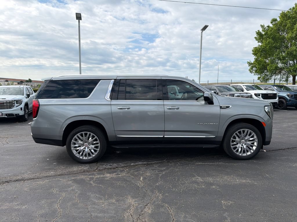 Used 2023 GMC Yukon XL SLT AWD/4WD image 4