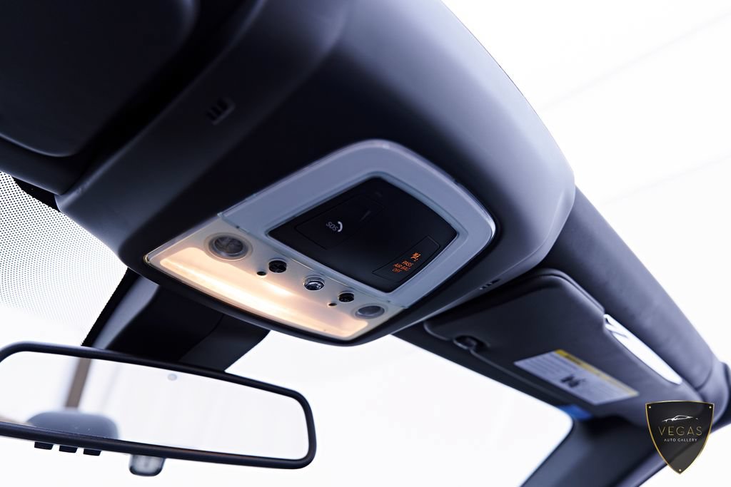 Used 2019 Rolls-Royce Dawn RWD image 95