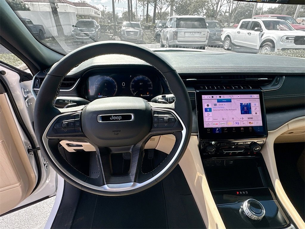 Used 2025 Jeep Grand Cherokee Limited image 12