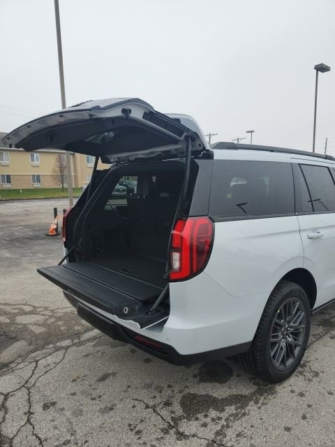 New 2025 Ford Expedition Platinum w/ Stealth Performance Package image 22