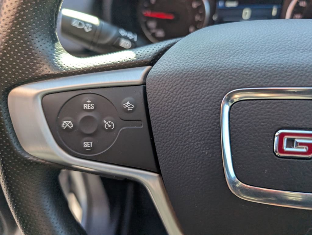 Used 2024 GMC Terrain SLE w/ Driver Convenience Package image 17