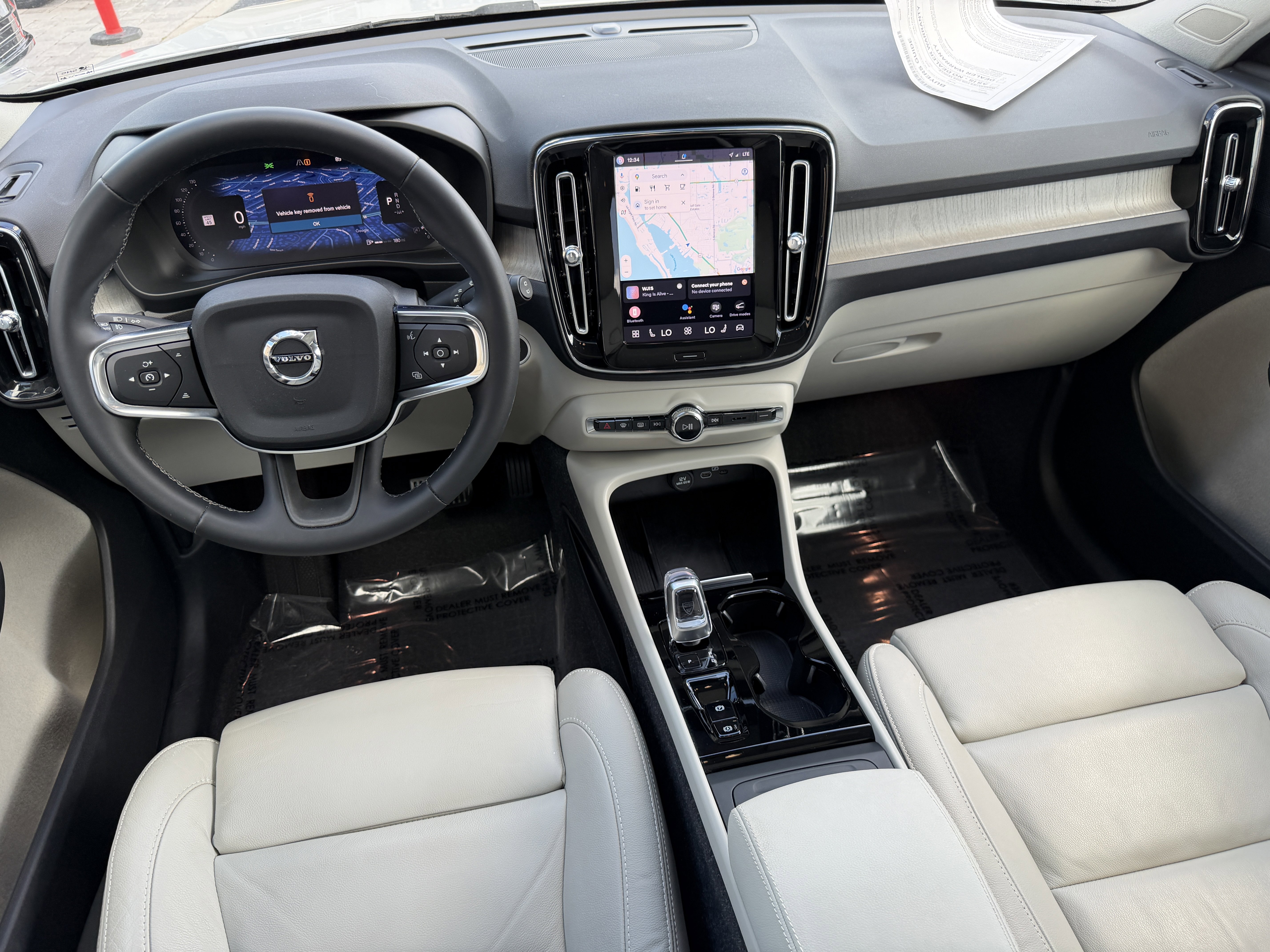 Certified 2023 Volvo XC40 B5 Plus w/ Protection Package Premier image 12