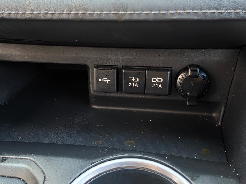 Used 2021 Toyota Highlander LE AWD/4WD image 17