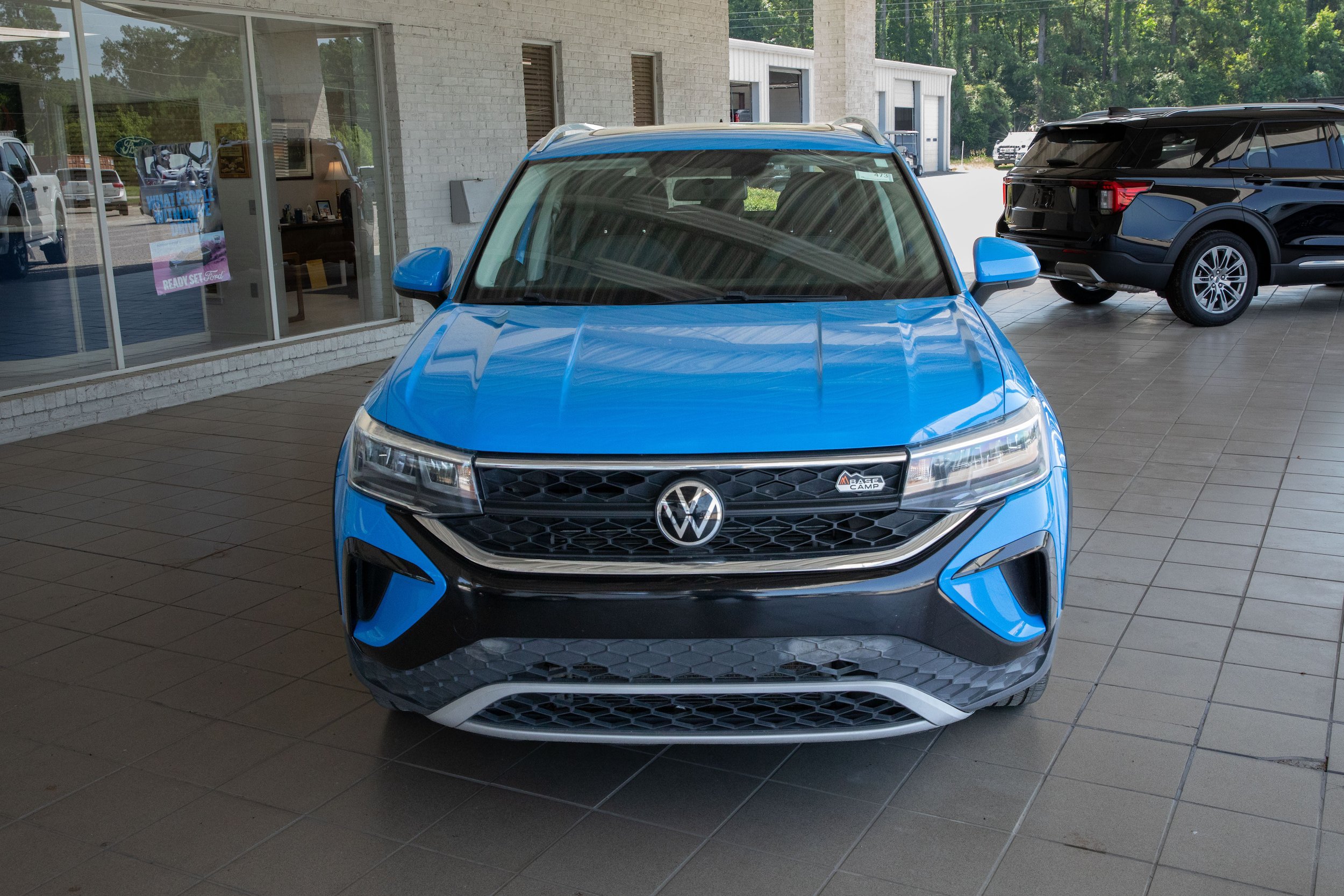 Used 2022 Volkswagen Taos SE FWD image 1