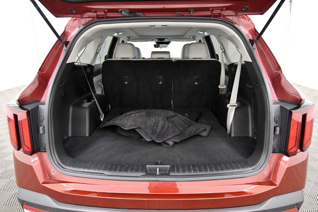 Certified 2024 Kia Sorento S w/ Panoramic Sunroof Package AWD/4WD image 7