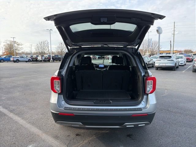 Certified 2022 Ford Explorer XLT w/ Equipment Group 202A image 11