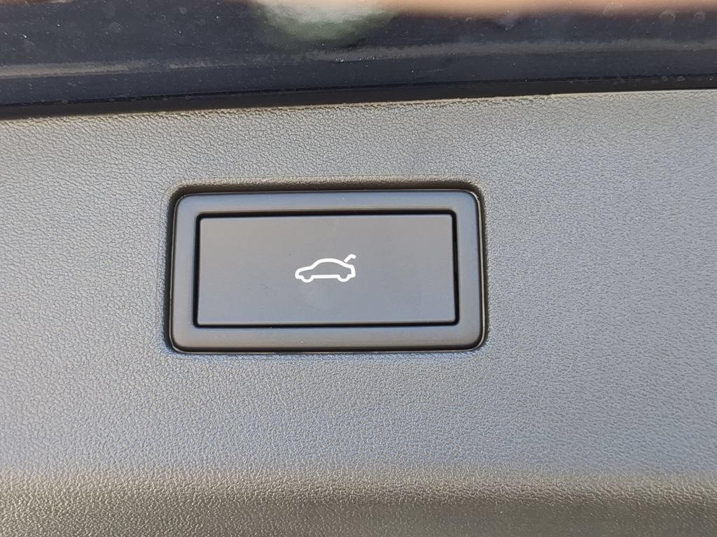 New 2026 Volkswagen Tiguan SE FWD image 9