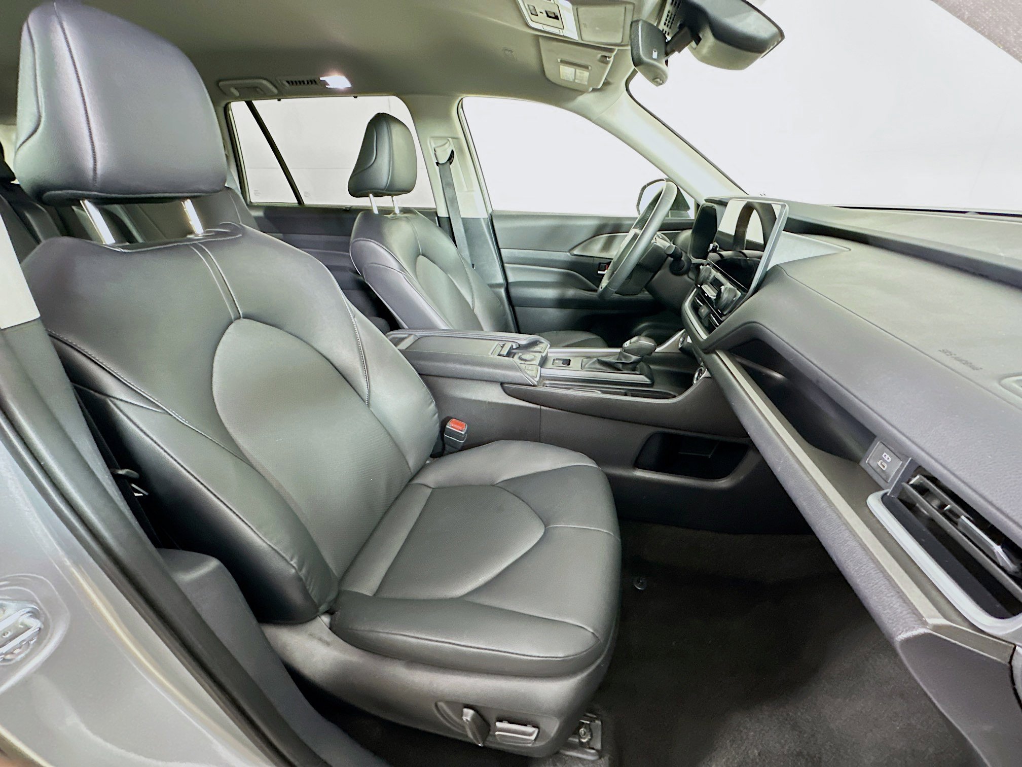 Used 2025 Toyota Grand Highlander AWD image 32