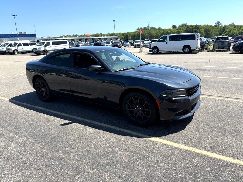 Used 2017 Dodge Charger SXT image 2