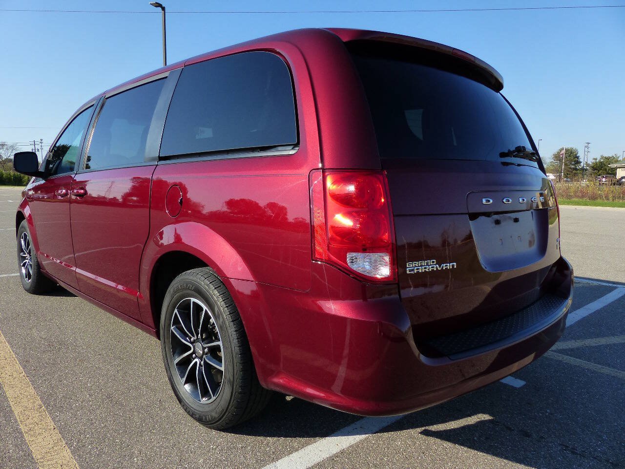 Used 2018 Dodge Grand Caravan SXT w/ Blacktop Package FWD image 8