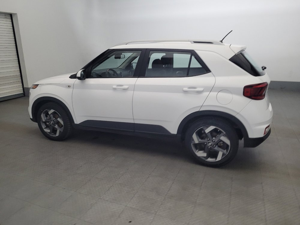 Used 2023 Hyundai Venue SEL image 3