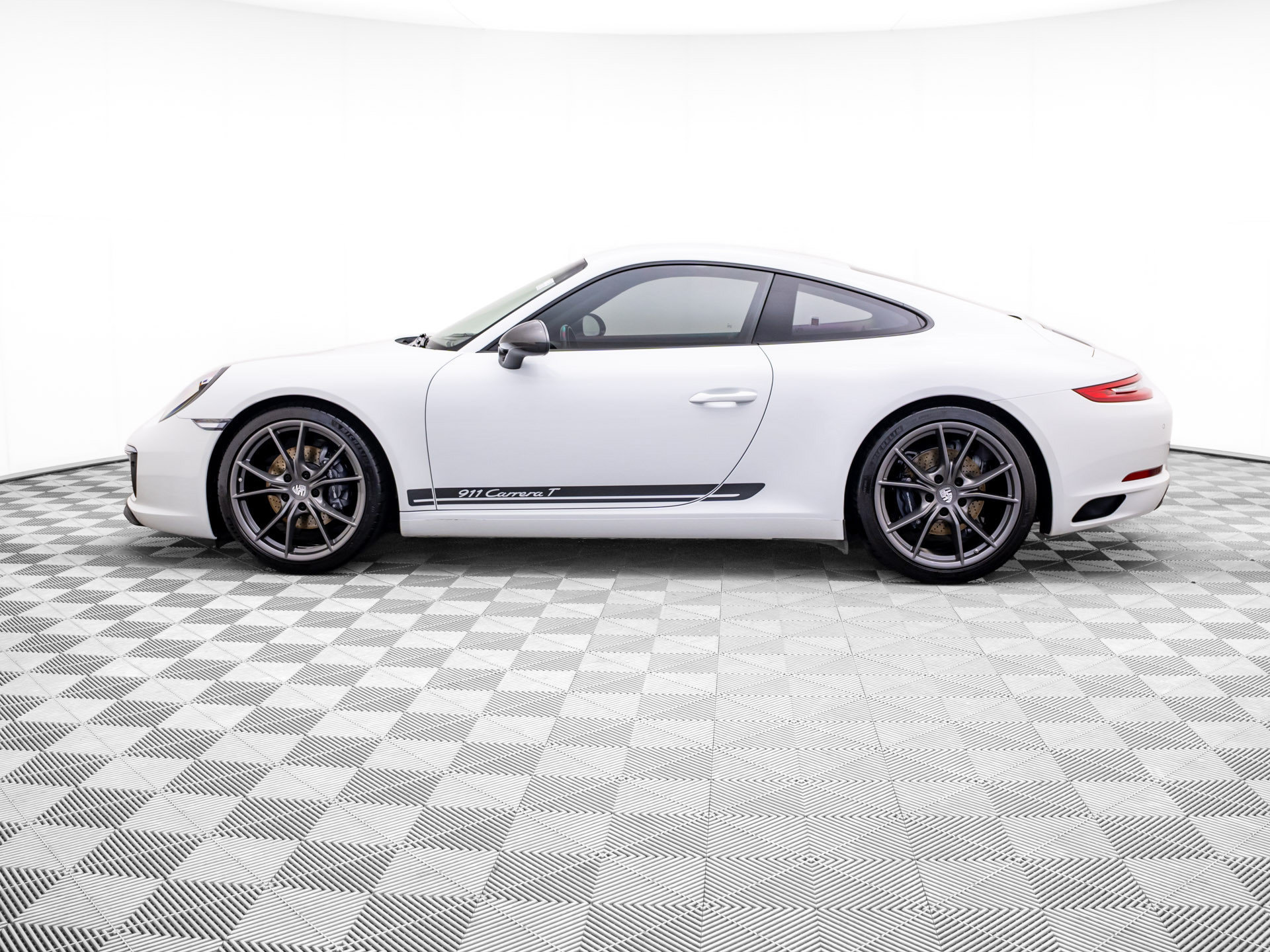 Used 2019 Porsche 911 Carrera T RWD image 2