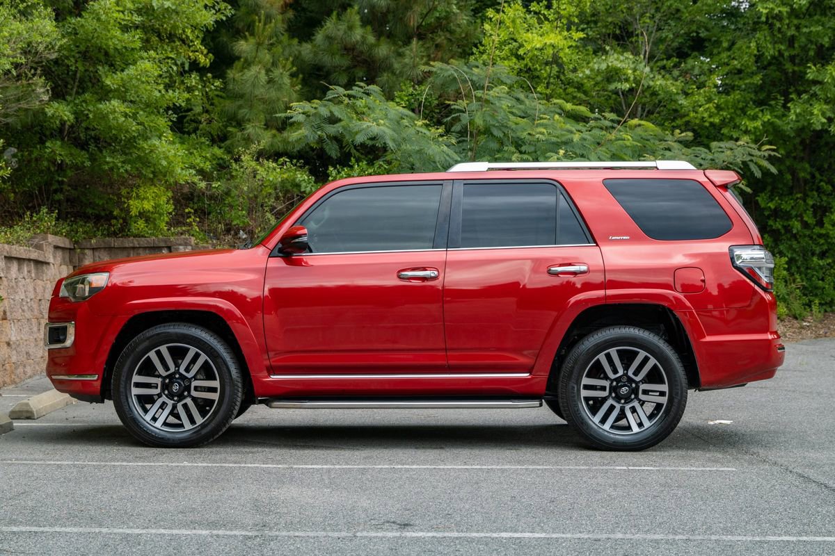 Used 2016 Toyota 4Runner Limited AWD/4WD image 9