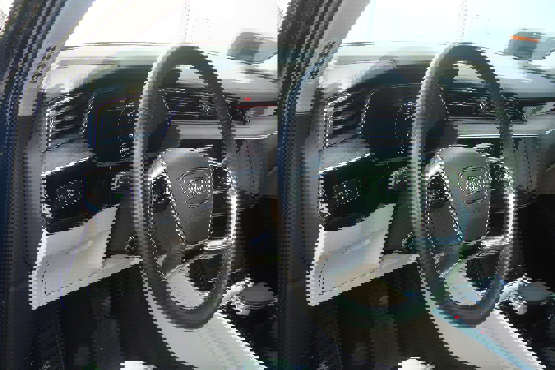 Used 2022 Audi e-tron Premium Plus image 11