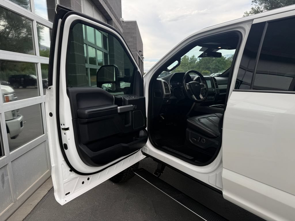 Used 2019 Ford F350 Platinum w/ Platinum Ultimate Package AWD/4WD image 17