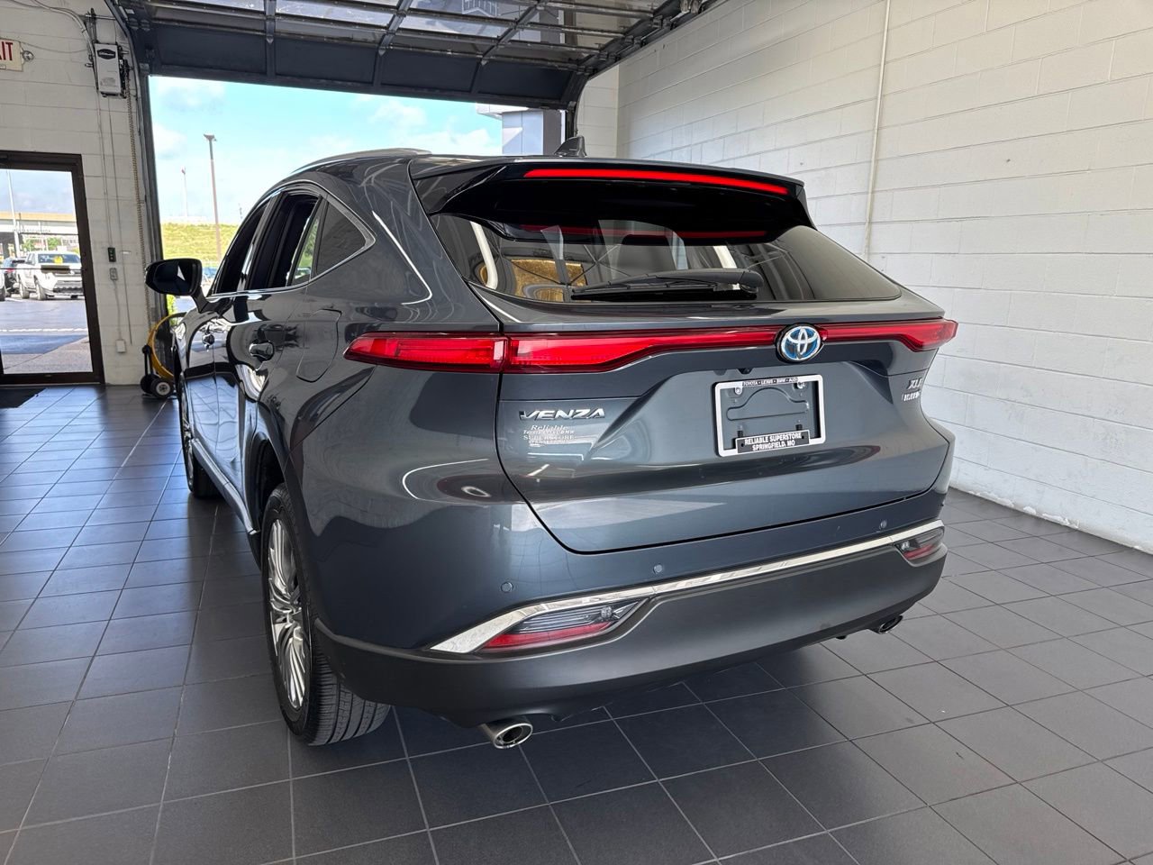 Used 2022 Toyota Venza XLE AWD/4WD image 6
