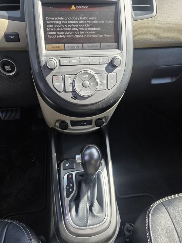 Used 2013 Kia Soul ! w/ Premium Pkg FWD image 31