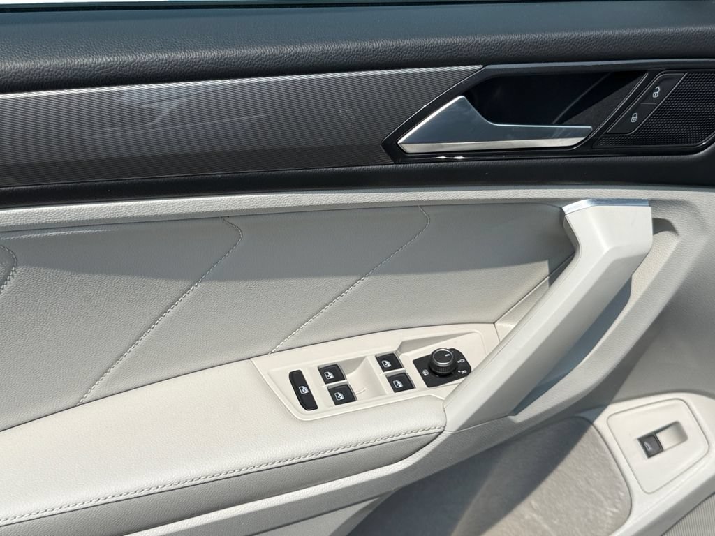 Used 2022 Volkswagen Tiguan SE FWD image 11