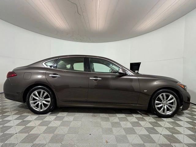 Used 2017 INFINITI Q70 3.7 RWD image 8
