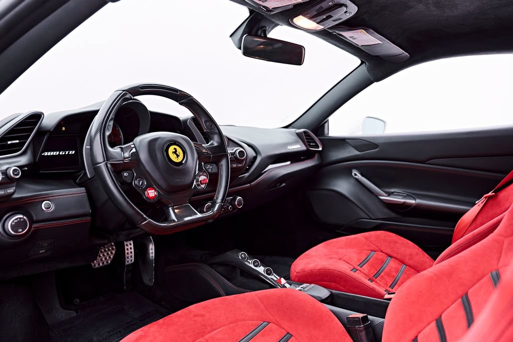 Used 2018 Ferrari 488 GTB RWD image 2