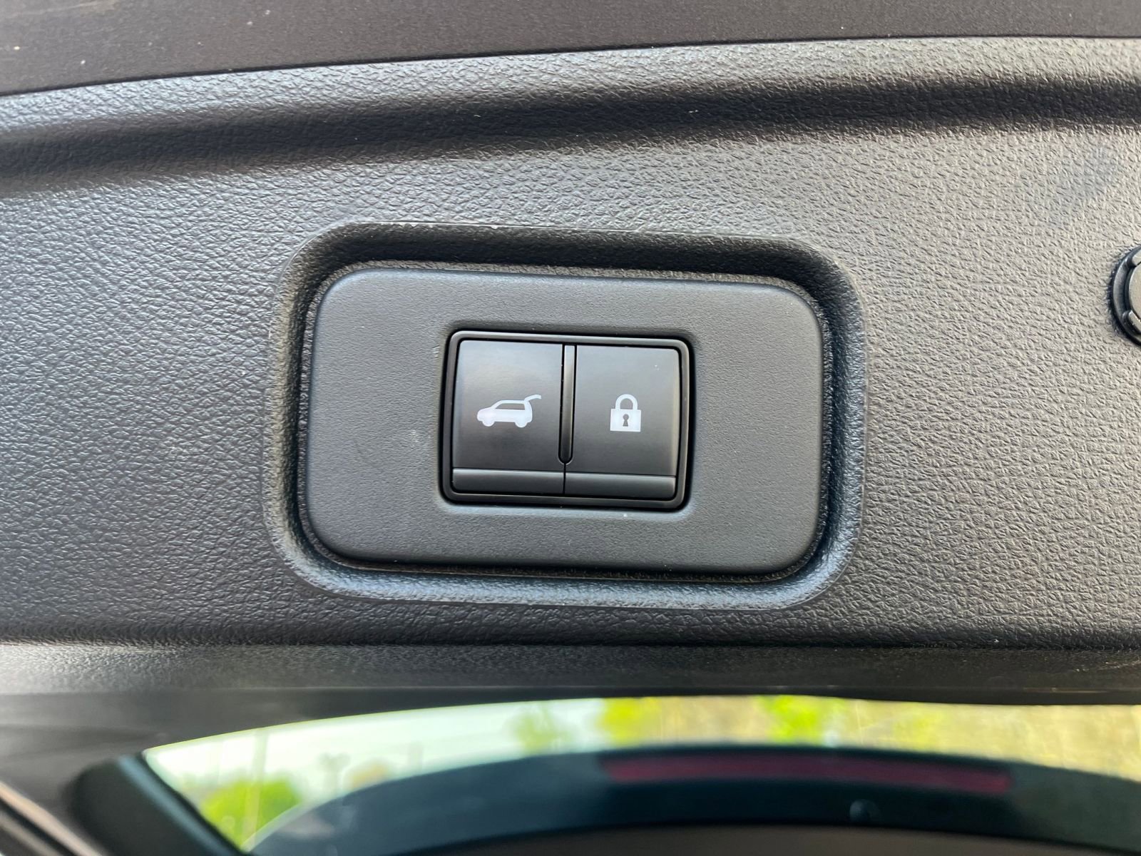 Used 2025 Nissan Pathfinder SV AWD/4WD image 20