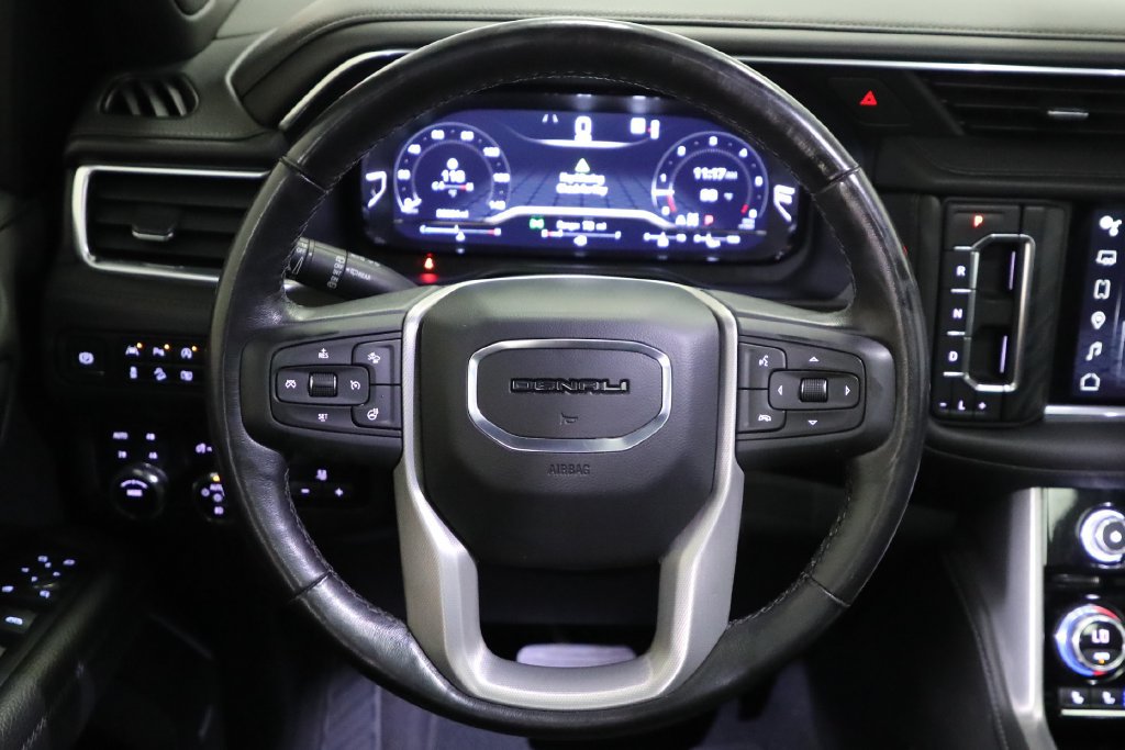 Used 2022 GMC Yukon XL Denali w/ Denali Premium Package AWD/4WD image 4