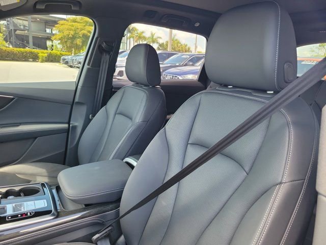 Used 2025 Audi Q7 3.0T Premium Plus w/ Premium Plus Package AWD/4WD image 16