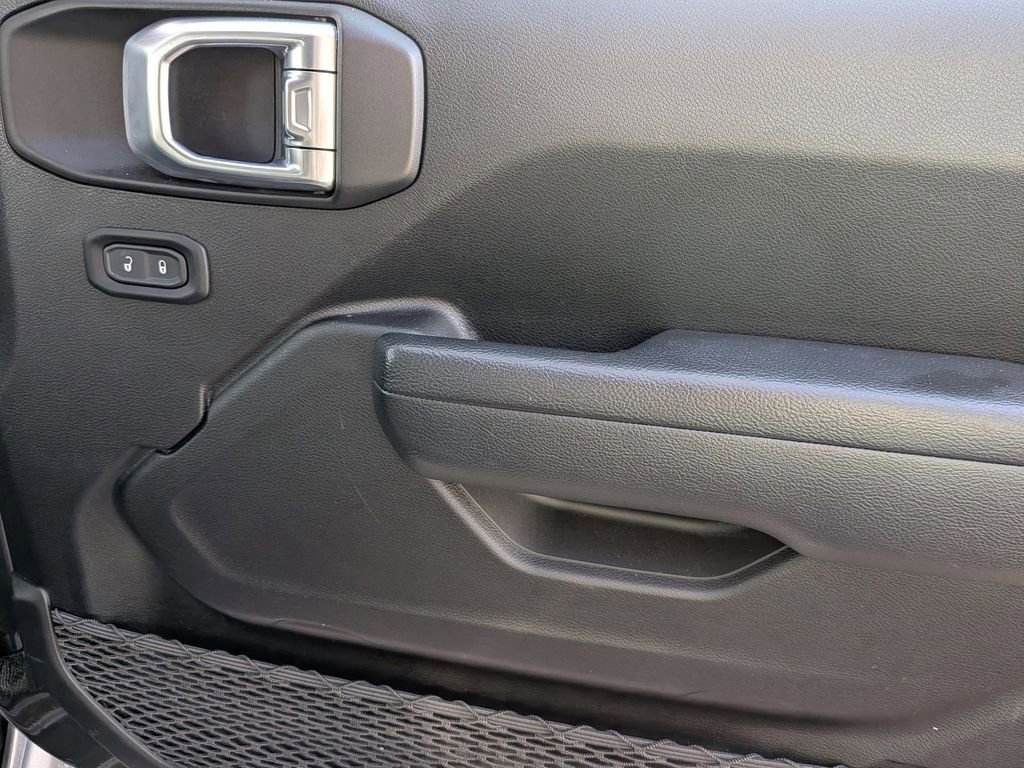 Used 2025 Jeep Wrangler Unlimited Rubicon w/ Convenience Group image 31