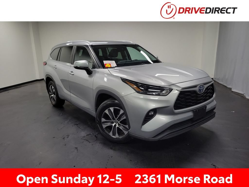 Used 2023 Toyota Highlander XLE AWD/4WD image 1