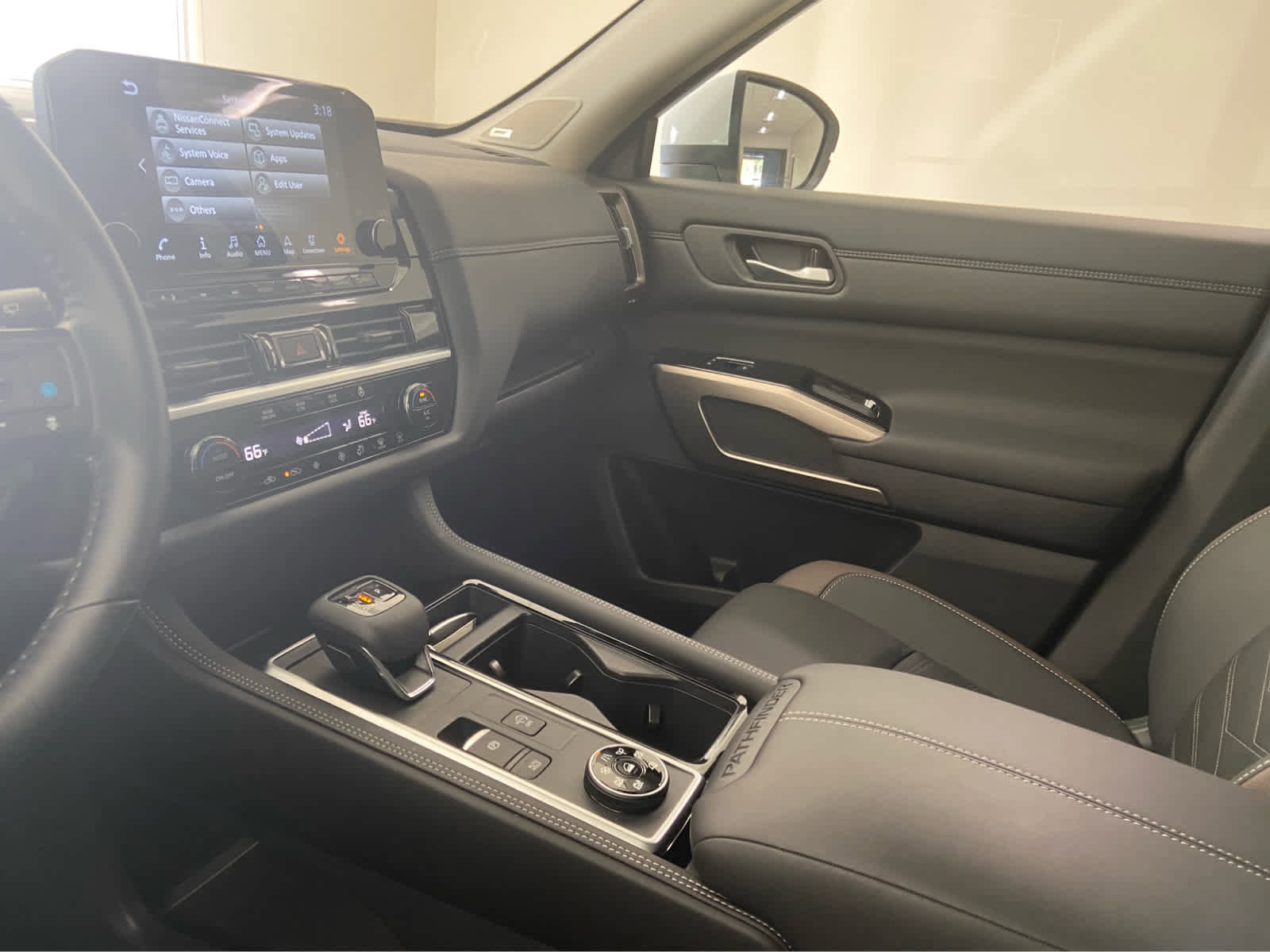 Used 2025 Nissan Pathfinder Platinum w/ Cargo Package image 34