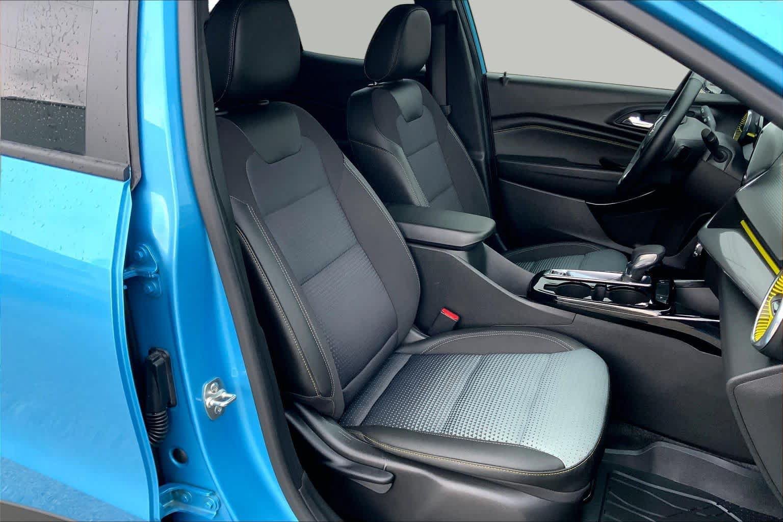 Used 2025 Chevrolet Trax LT w/ Driver Confidence Package FWD image 9