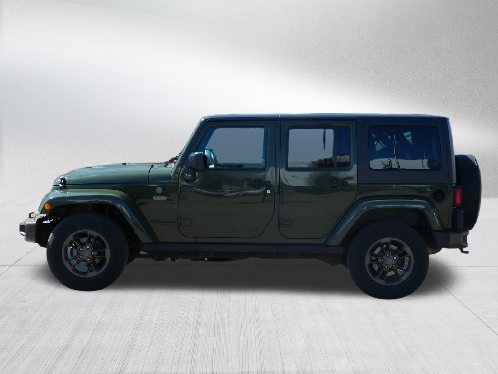 Used 2016 Jeep Wrangler Unlimited Sahara image 4