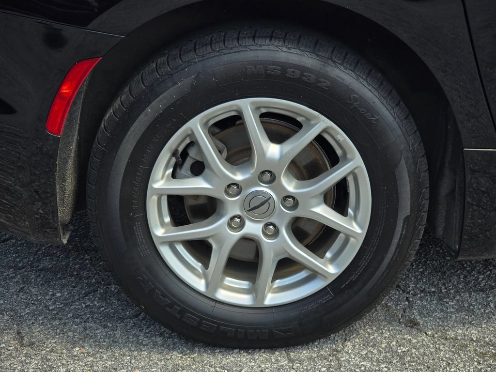 Used 2025 Chrysler Pacifica Select FWD image 13