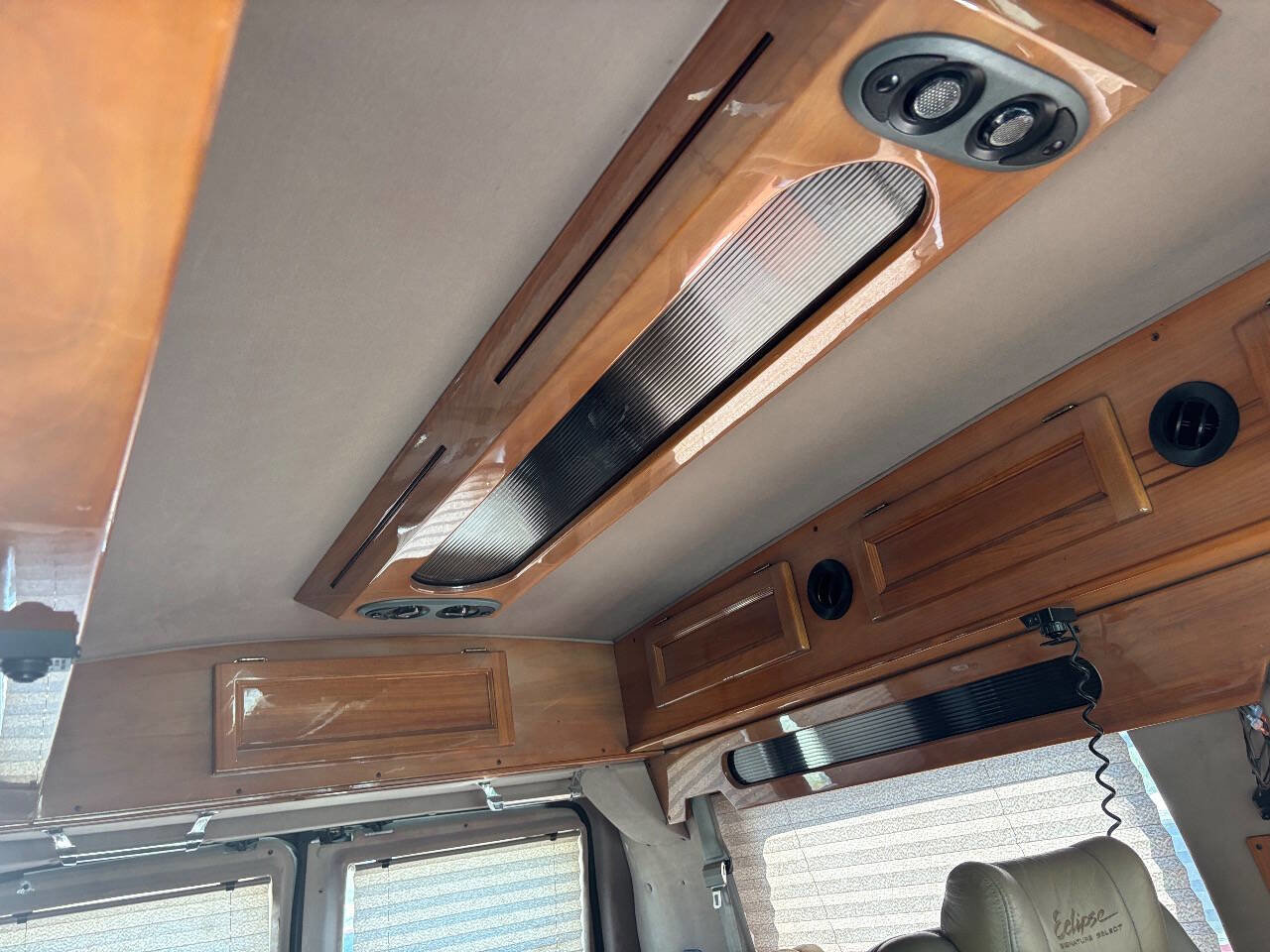 Used 1999 Ford E-250 and Econoline 250 RWD image 10