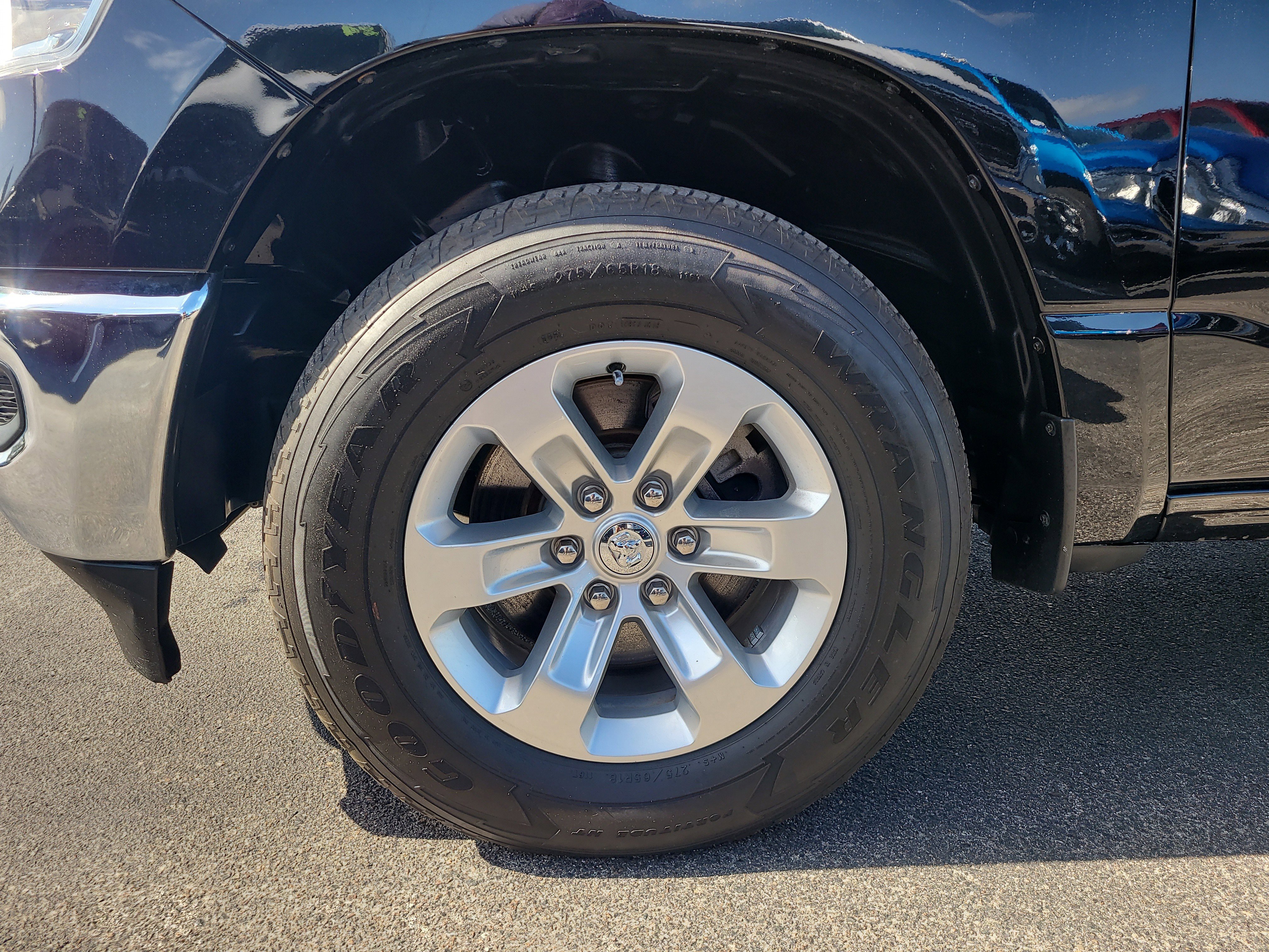 Used 2024 RAM 1500 Laramie AWD/4WD image 10
